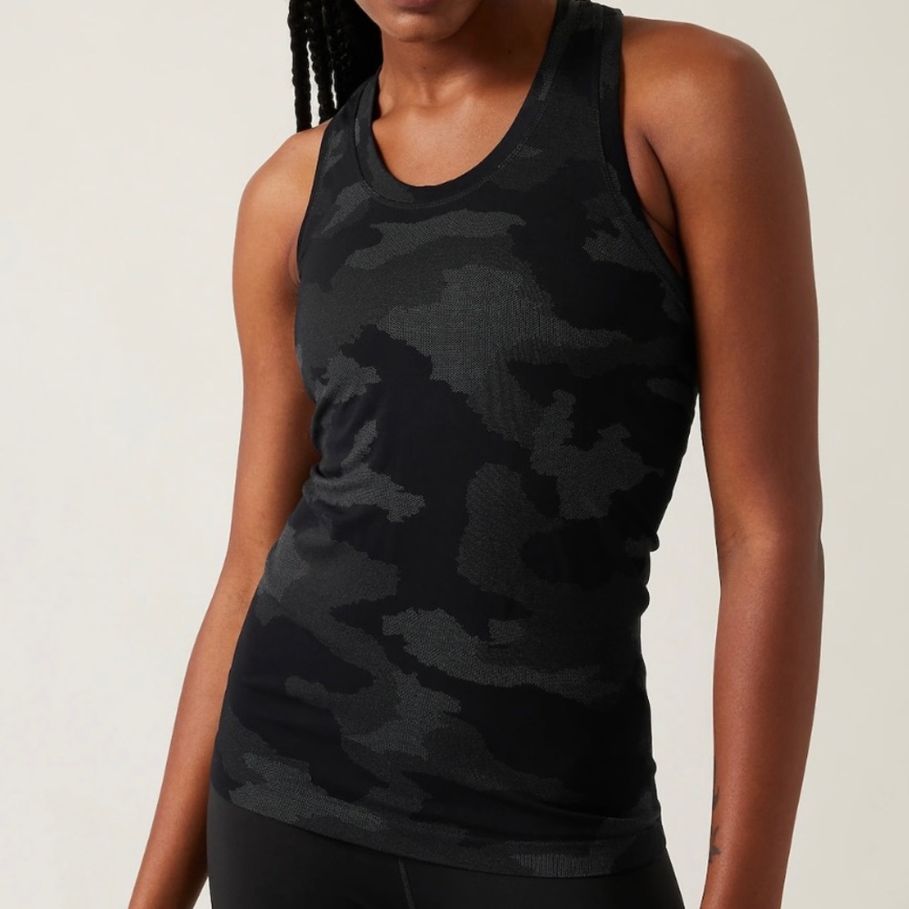 Momentum Seamless Camo Tank